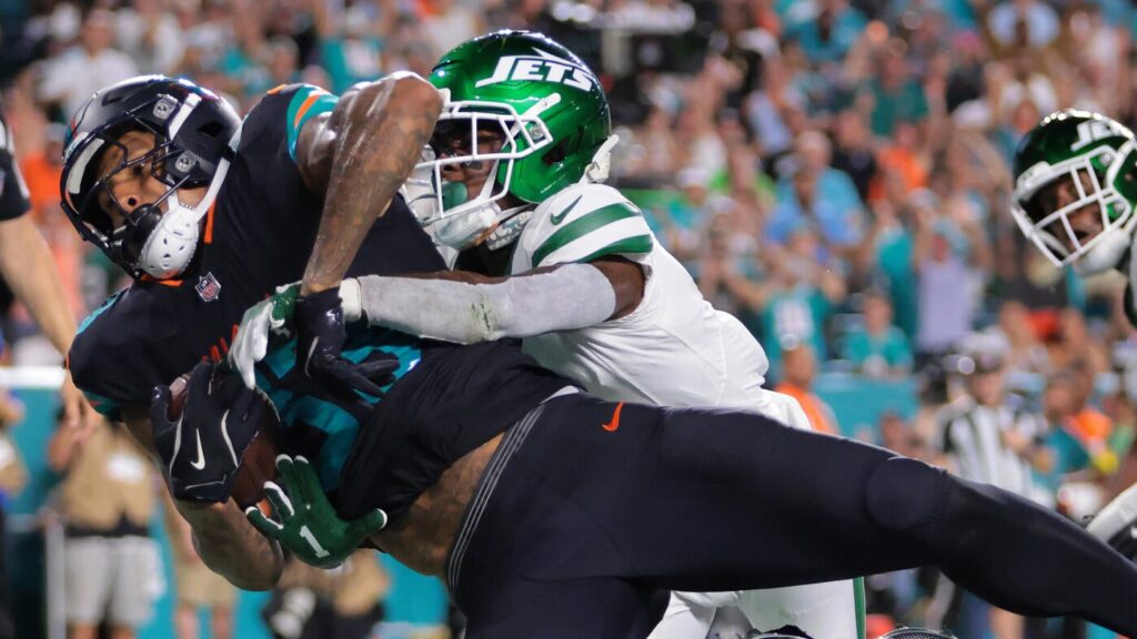 Fading the Dolphins' Darren Waller among top NFL player prop expert's best bets for Week 6