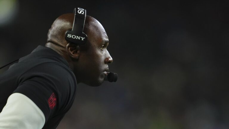 DeMeco Ryans addresses late-game kickoff gaffe: Plan 'was kicking the ball out of bounds'