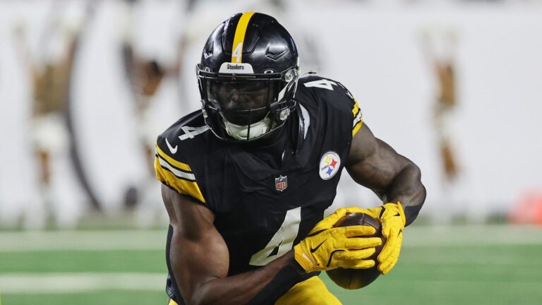 Steelers vs. Packers anytime touchdown scorer picks, odds, predictions: Back DK Metcalf to score a TD on SNF