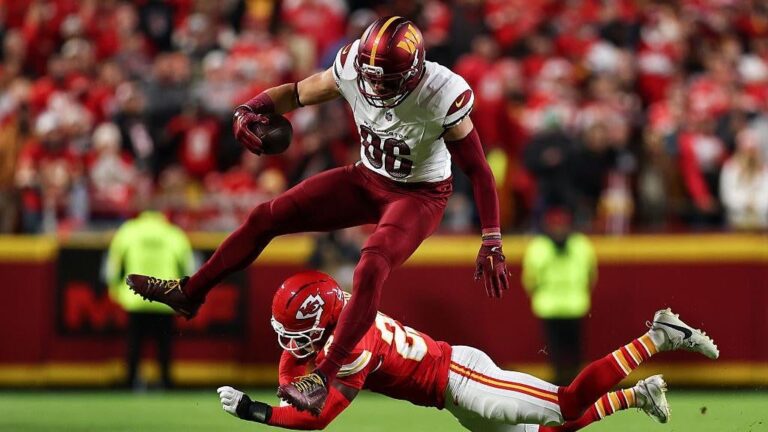 Commanders' Zach Ertz makes NFL history vs. Chiefs on 'Monday Night Football'