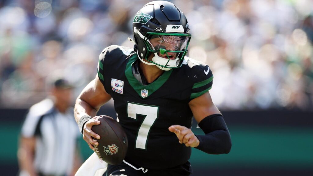 Jets QB Justin Fields unbothered by owner's criticism amid 0-7 effort: 'Everybody knows I need to play better'