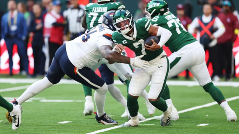 Aaron Glenn not considering QB switch despite 'nonexistent' passing game in loss to Broncos