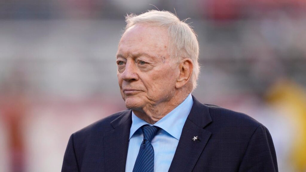 Cowboys owner Jerry Jones declines to appeal $250,000 fine for middle finger toward fans, per reports