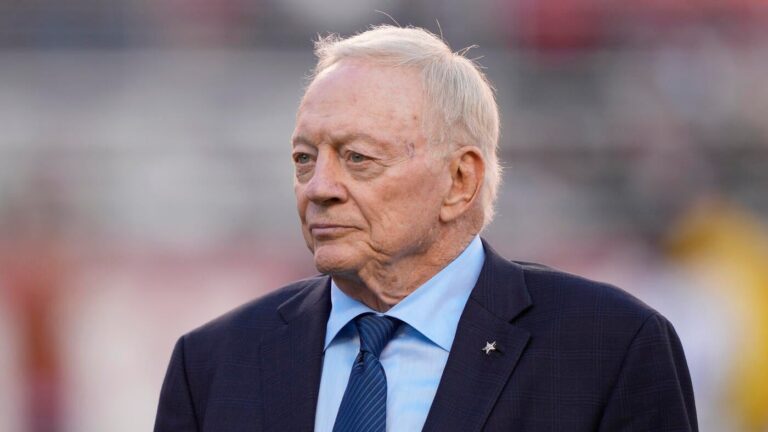 Cowboys owner Jerry Jones declines to appeal $250,000 fine for middle finger toward fans, per reports