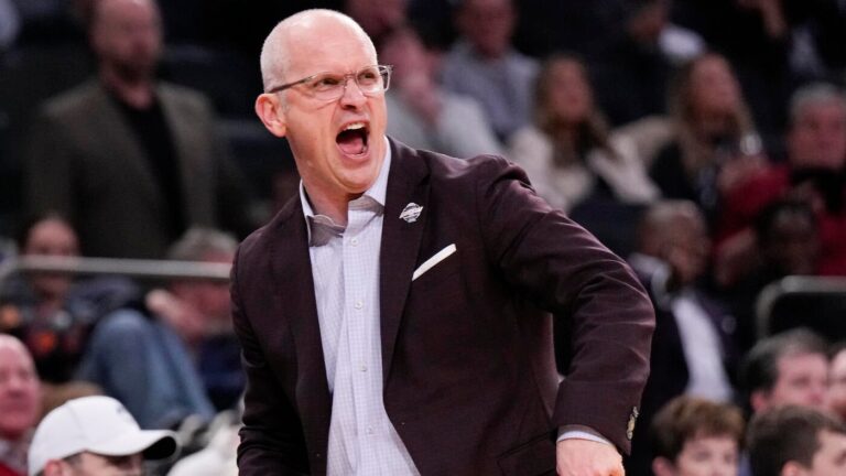 Dan Hurley owns up to bad behavior during UConn's disappointing season, hints at changes: 'I'm not a victim'