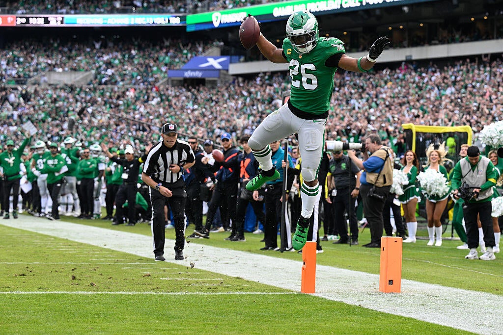 Eagles' honorary tight end adds crucial wrinkle to offense, helping Saquon Barkley and run game get going