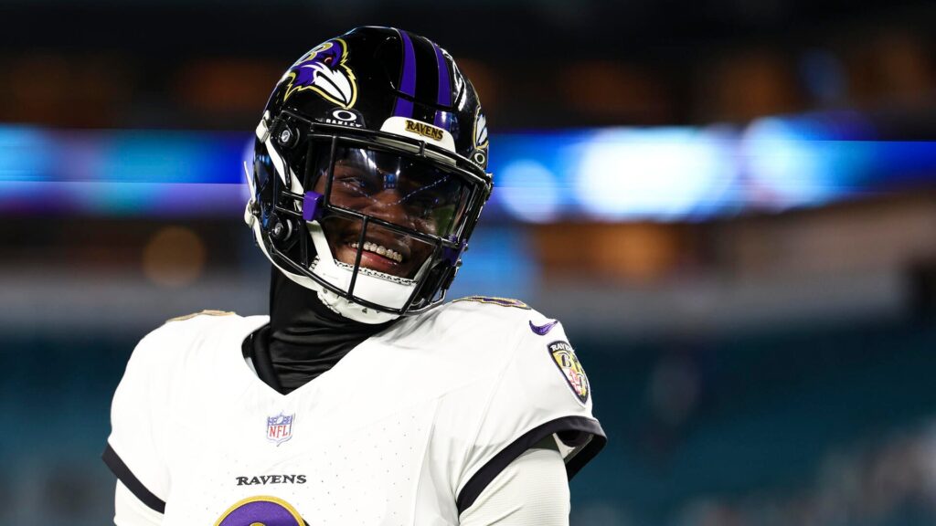 Ravens top Dolphins in Lamar Jackson's return; World Series will end in Toronto; NFL, college football picks
