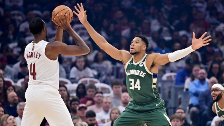NBA player props, picks, odds: Target Giannis Antetokounmpo Over 0.5 steals in NBA betting on Tuesday, Oct. 28
