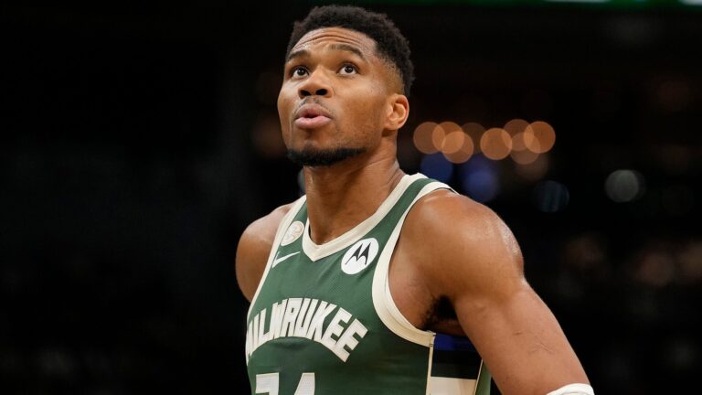 Amid Giannis Antetokounmpo trade rumors, both the Knicks and Bucks are thriving -- and happy to wait