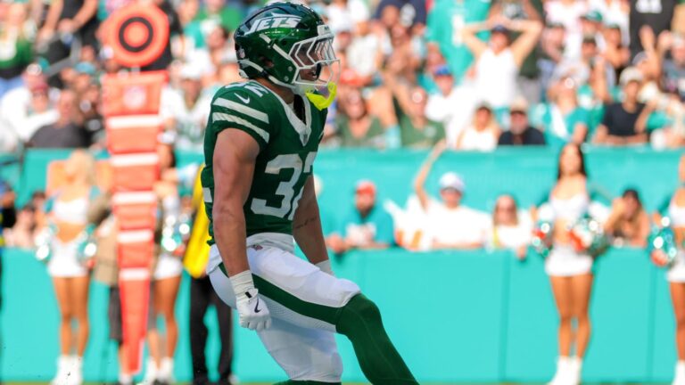 Fantasy Football Week 8 breakouts: Isaiah Davis earns a role worth stashing in leagues now, plus more