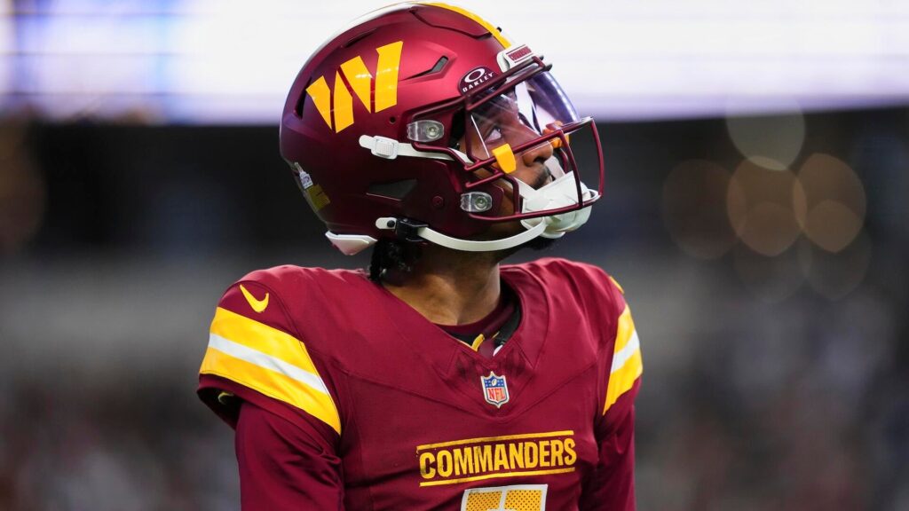 Jayden Daniels' mom wishes fans would stop manifesting Robert Griffin III on her son: 'Words are powerful'