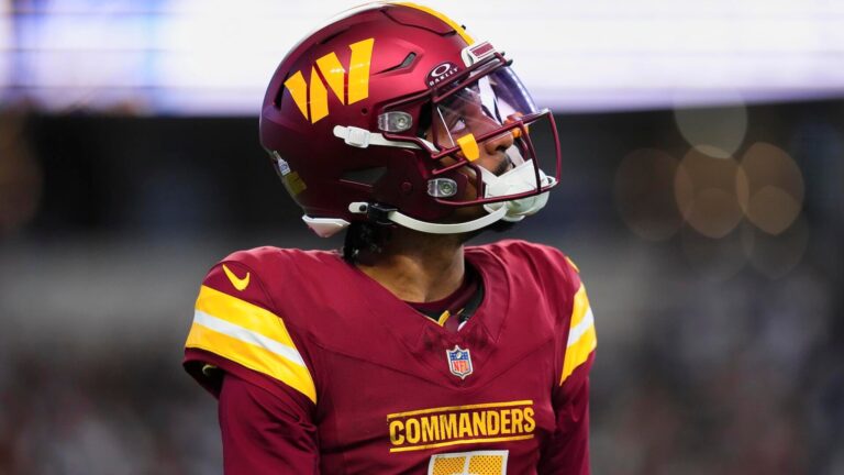 Jayden Daniels' mom wishes fans would stop manifesting Robert Griffin III on her son: 'Words are powerful'