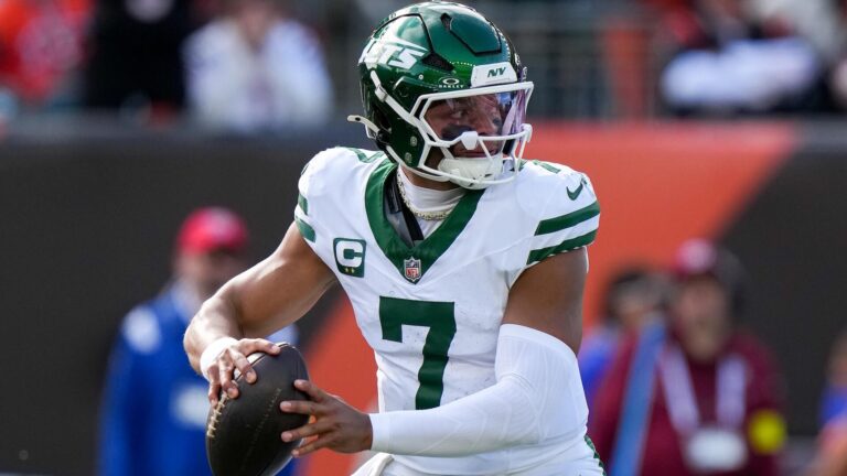 Aaron Glenn does not commit to Justin Fields at QB despite Jets' comeback win over Bengals