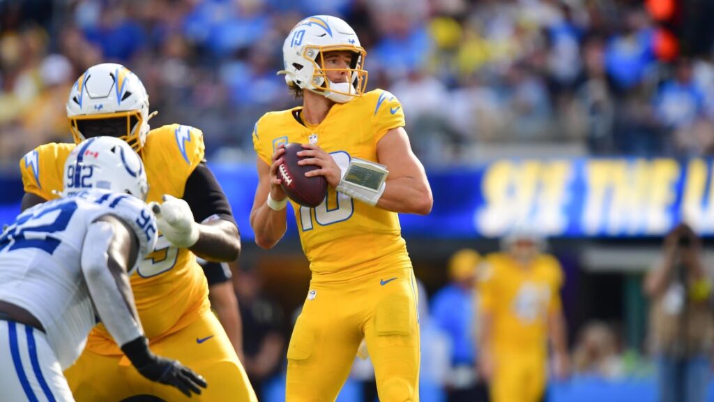 Fantasy Football Week 8 Start 'Em & Sit 'Em Quarterbacks: Justin Herbert set for big bounce-back vs. Vikings