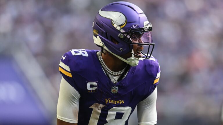 Vikings vs. Chargers prediction, odds, time: 2025 NFL Week 8 Thursday Night Football picks from proven model