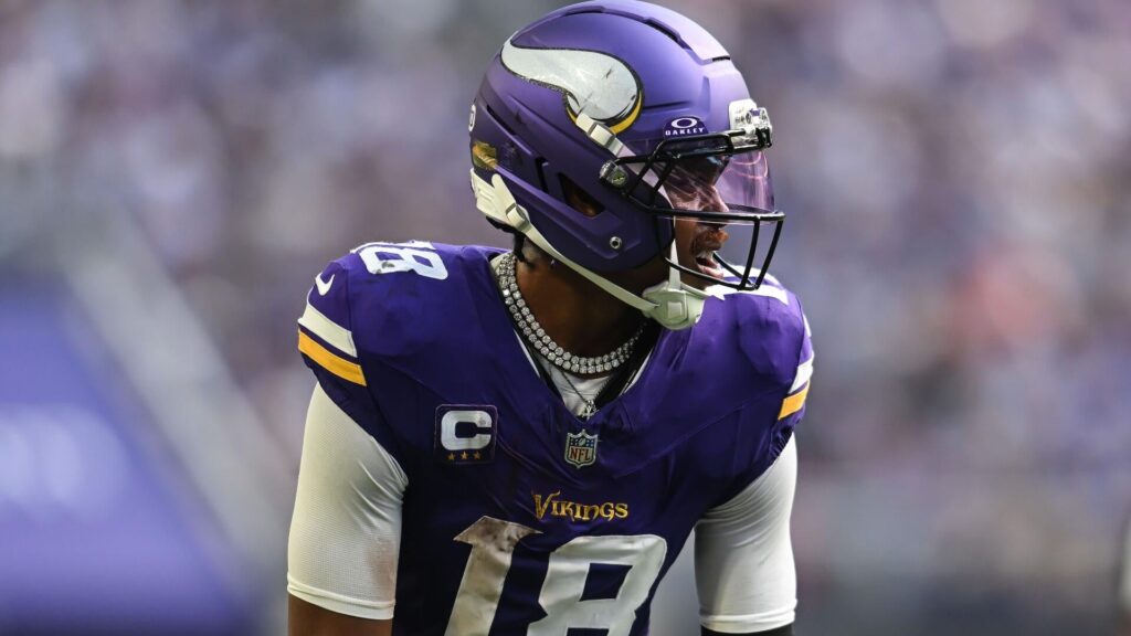 2025 Week 7 NFL score predictions, bets, odds, picks today: Expert reveals exact scores for all 15 matchups