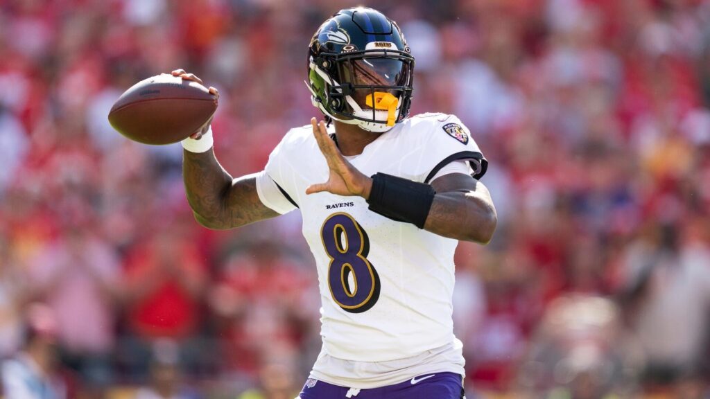 Lamar Jackson returns to Ravens practice for the first time since Week 4 hamstring injury