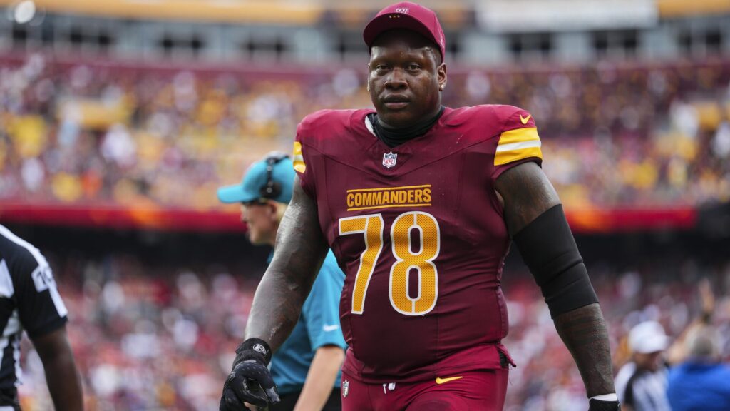 Laremy Tunsil injury: Commanders OT (hamstring) leaves, returns during 'Monday Night Football' vs. Chiefs