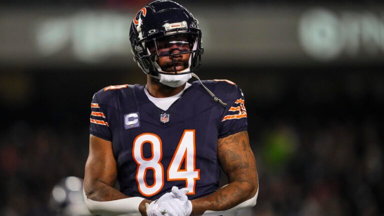 Broncos sign 41-year-old tight end Marcedes Lewis to practice squad