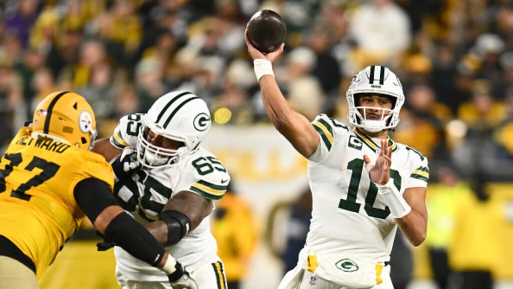 Jordan Love matches one of Brett Favre's franchise records as Packers defeat Steelers and Aaron Rodgers