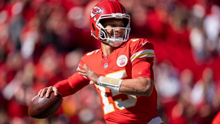 WATCH: Chiefs' Patrick Mahomes cleverly fools Raiders with creative hard count