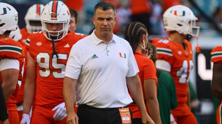 Today's top games to watch, best bets, odds: CFB Week 6, Dodgers-Phillies and more