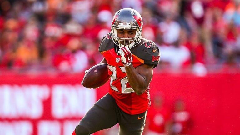 Doug Martin, former All-Pro Buccaneers RB and Boise State star, dies at 36, per family statement