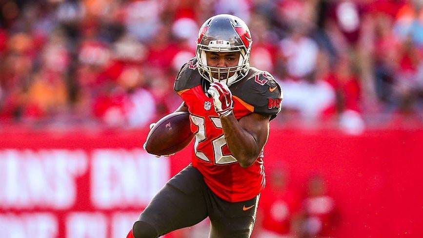 Doug Martin, former All-Pro Buccaneers RB and Boise State star, dies at 36, per family statement