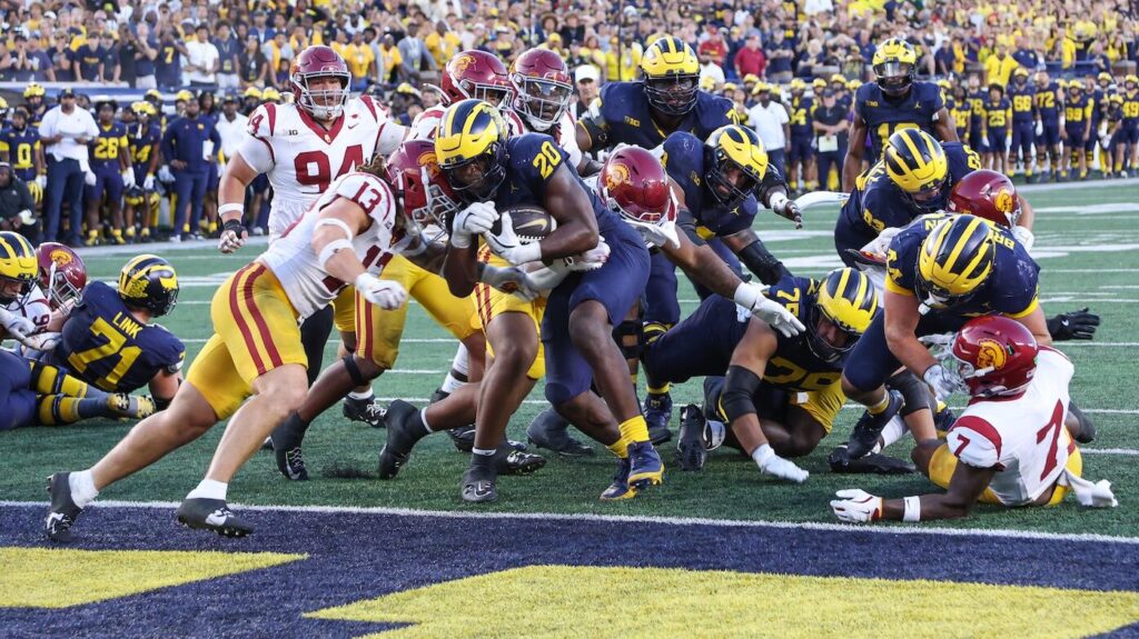 Michigan vs. USC prediction, pick, odds, spread: No. 15 Wolverines, Trojans meet in crucial Big Ten clash