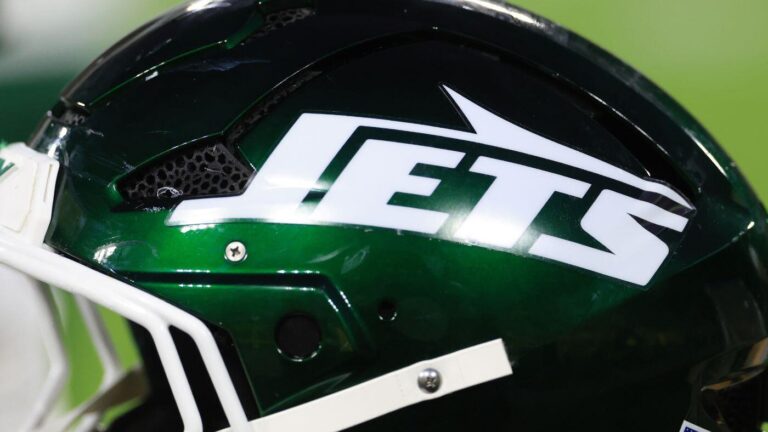 Jets countersue ex-executive, cite nearly 4,000 deleted texts in alleged plot against team president