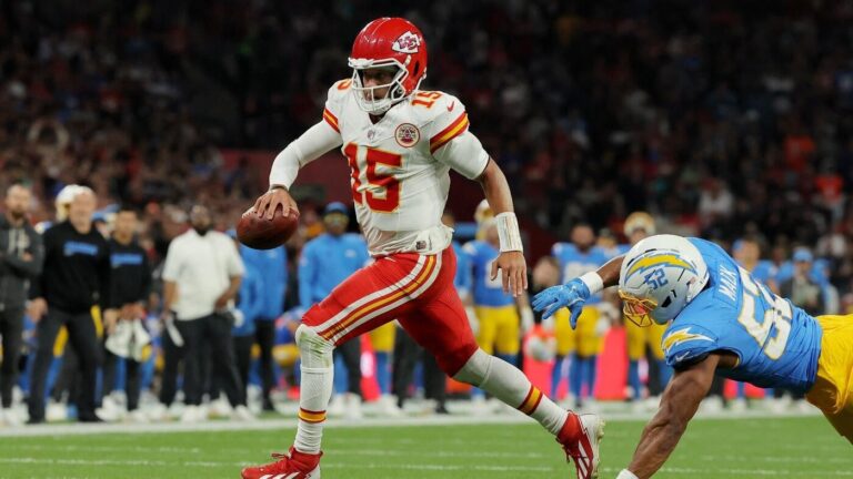 NFL Week 5 betting: Chiefs part of money line favorites parlay while expert tabs Broncos in underdog parlay