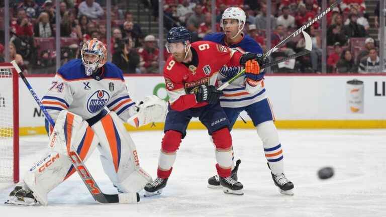 Blackhawks vs. Panthers prediction, odds, start time: 2025 NHL betting picks for season opener by proven model