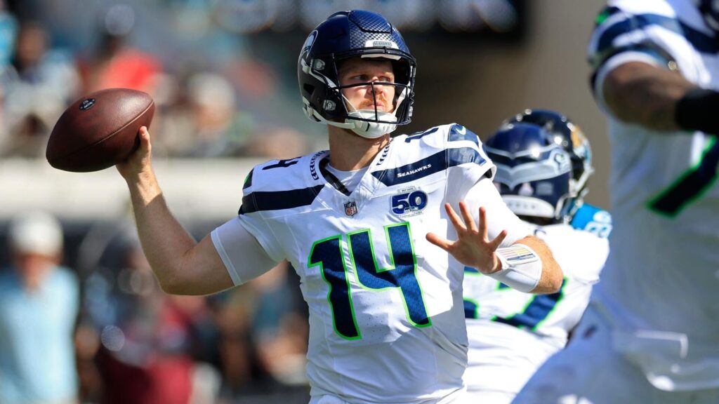 Texans vs. Seahawks prediction, odds, start time: 2025 Week 7 Monday Night Football picks from proven model