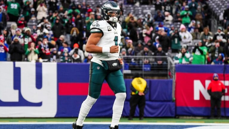 Eagles vs. Giants preview, prediction: Can Philly fix its offense -- and is Jaxson Dart ready for prime time?