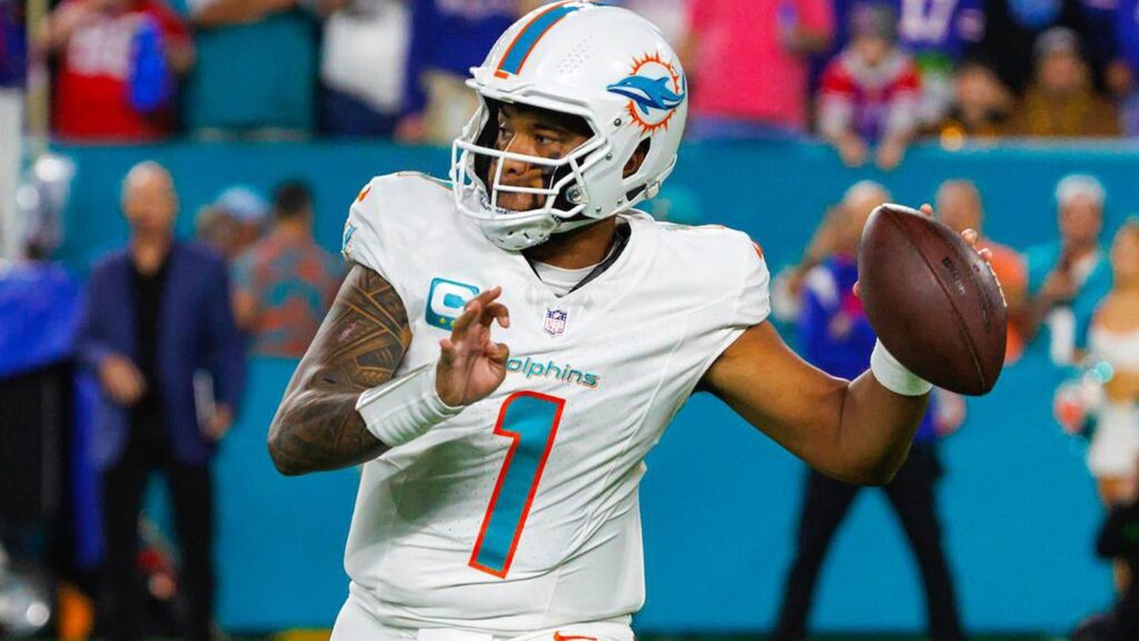 The history (and demise) of left-handed quarterbacks in the NFL ahead of first southpaw matchup in 19 years