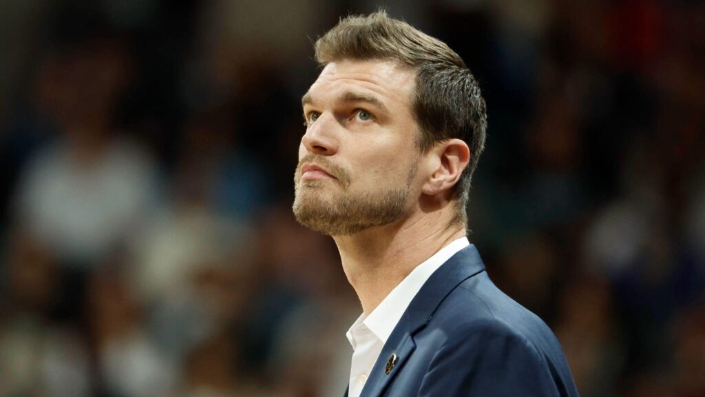 Blazers expected to name Tiago Splitter interim coach in wake of Chauncey Billups' federal arrest, per report