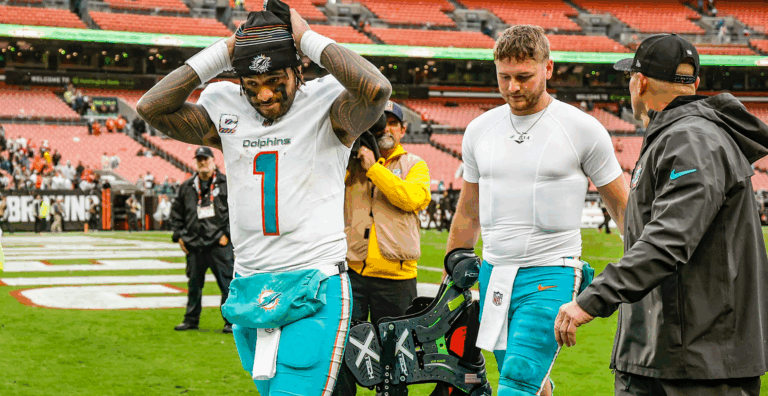 Tua Tagovailoa scolds performance, 'not proud of where I'm at' after Dolphins loss, Mike McDaniel jeers grow