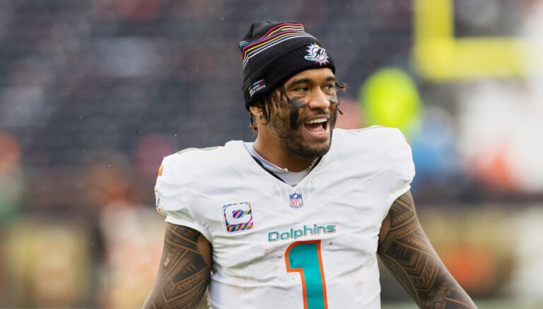 Dolphins' Tua Tagovailoa reveals his lack of height to blame for not targeting Jaylen Waddle more