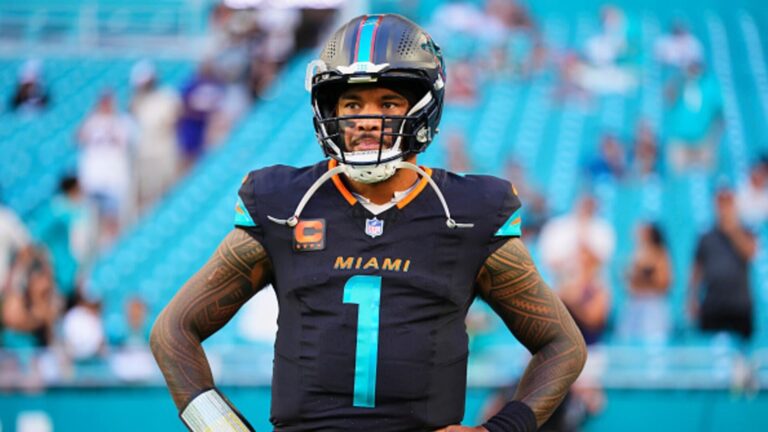 Tua Tagovailoa issues apology to teammates for his comments following the Dolphins' latest loss