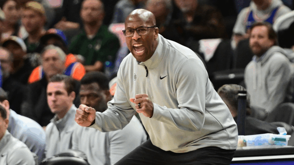 Mike Brown bemoans Knicks players 'standing and watching' as offensive growing pains cost them vs. Bucks