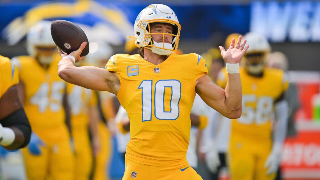 Thursday Night Football prediction, odds, spread, line: Chargers vs. Vikings picks from expert on 19-6 roll