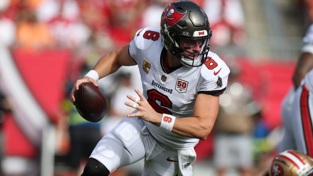 2025 NFL playoff picture, standings: Buccaneers have early lead in NFC, Colts surprise AFC leader