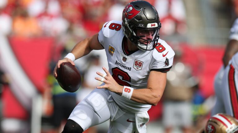 2025 NFL playoff picture, standings: Buccaneers have early lead in NFC, Colts surprise AFC leader