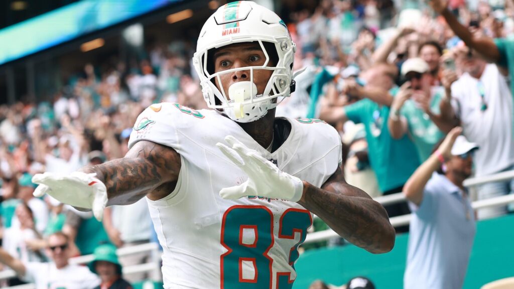 Darren Waller injury: Dolphins place top TE on IR, sign Greg Dulcich to shorthanded pass-catching group