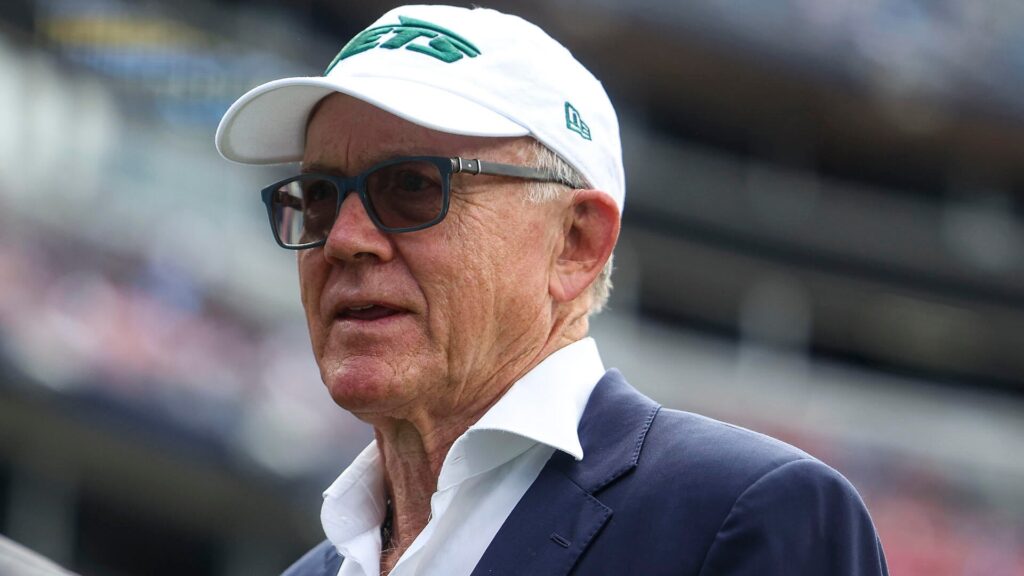 Jets owner Woody Johnson backs Aaron Glenn, takes shot at Justin Fields amid 0-7 start to season