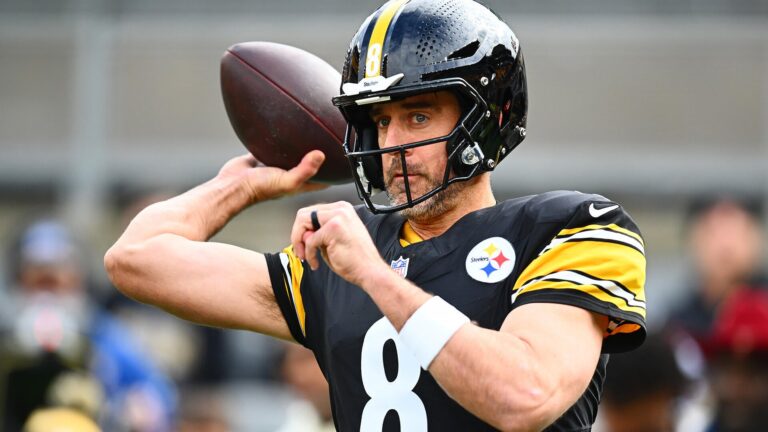 Five NFL storylines we aren't talking enough about: Aaron Rodgers carrying Steelers, Falcons stuck in mud