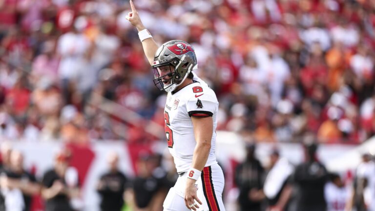 Projecting the 2025 NFL playoff field: Ravens miss out, Chiefs' AFC West reign ends, NFC's surprise top seed