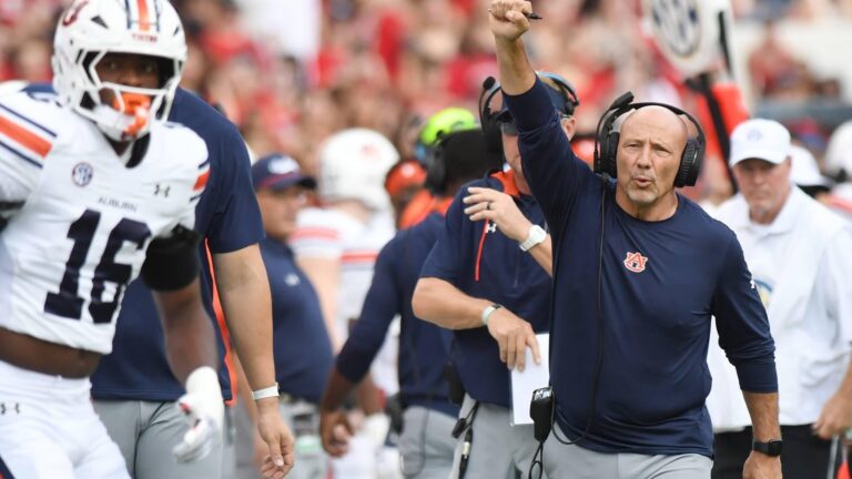 College football Week 11 storylines: Interim coaches face trial by fire at LSU, Auburn; Notre Dame's big test