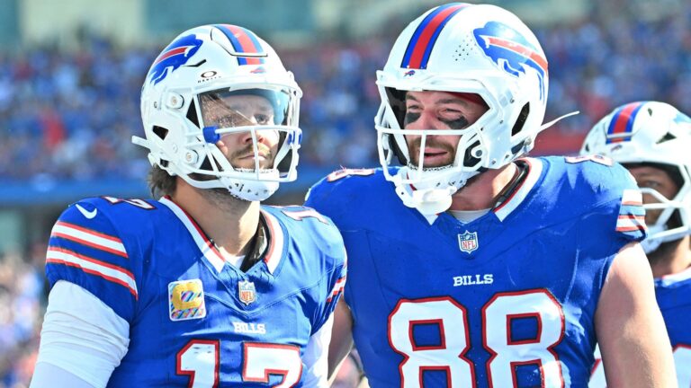 Chiefs vs. Bills picks, odds, line, start time: NFL Week 9 predictions from expert on a 11-3 roll