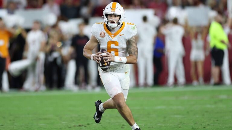 College football picks: Predictions against the spread, odds, betting lines for top 25 games in Week 10